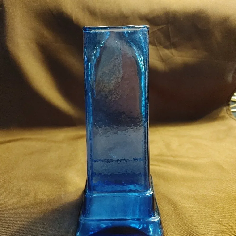 Las Vegas Luxor Casino Hotel Blue Cobalt Eyptian Pillar Drinking Glass -36 OZ